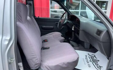 Toyota-pick-up-1989-silver-10