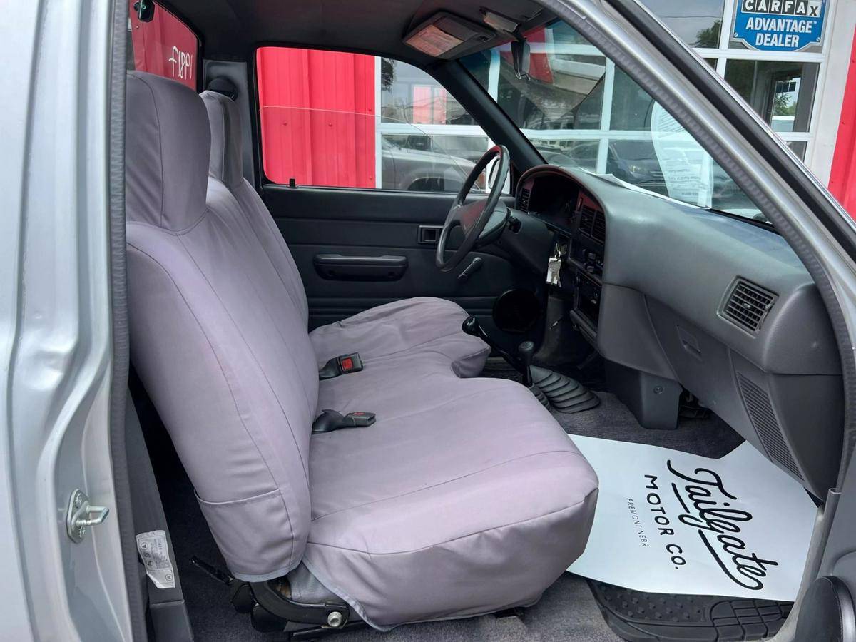 Toyota-pick-up-1989-silver-10