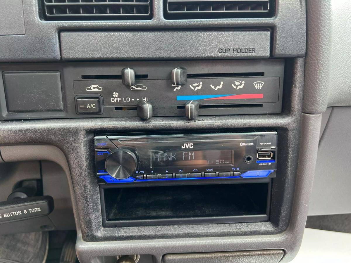 Toyota-pick-up-1989-silver-13