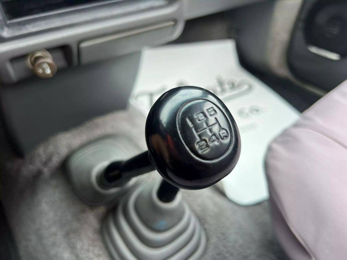 Toyota-pick-up-1989-silver-14