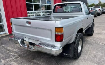 Toyota-pick-up-1989-silver-3