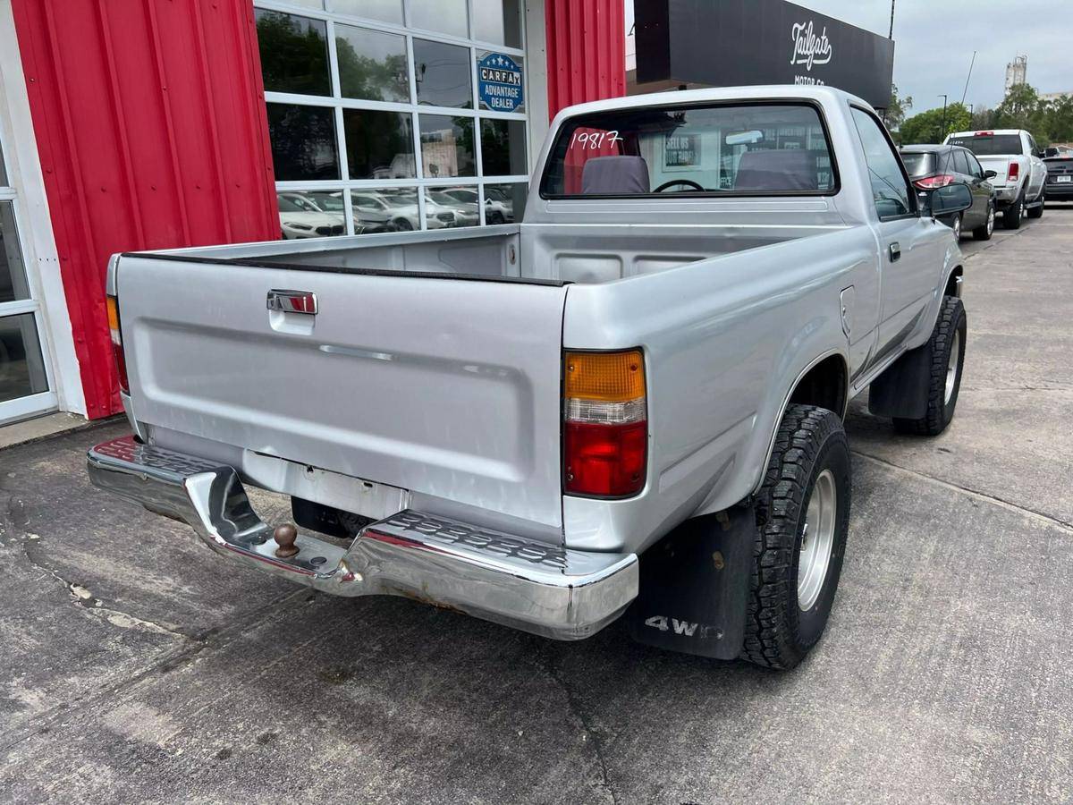 Toyota-pick-up-1989-silver-3