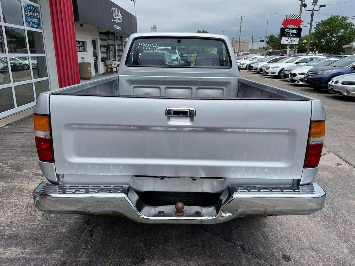 Toyota-pick-up-1989-silver-4