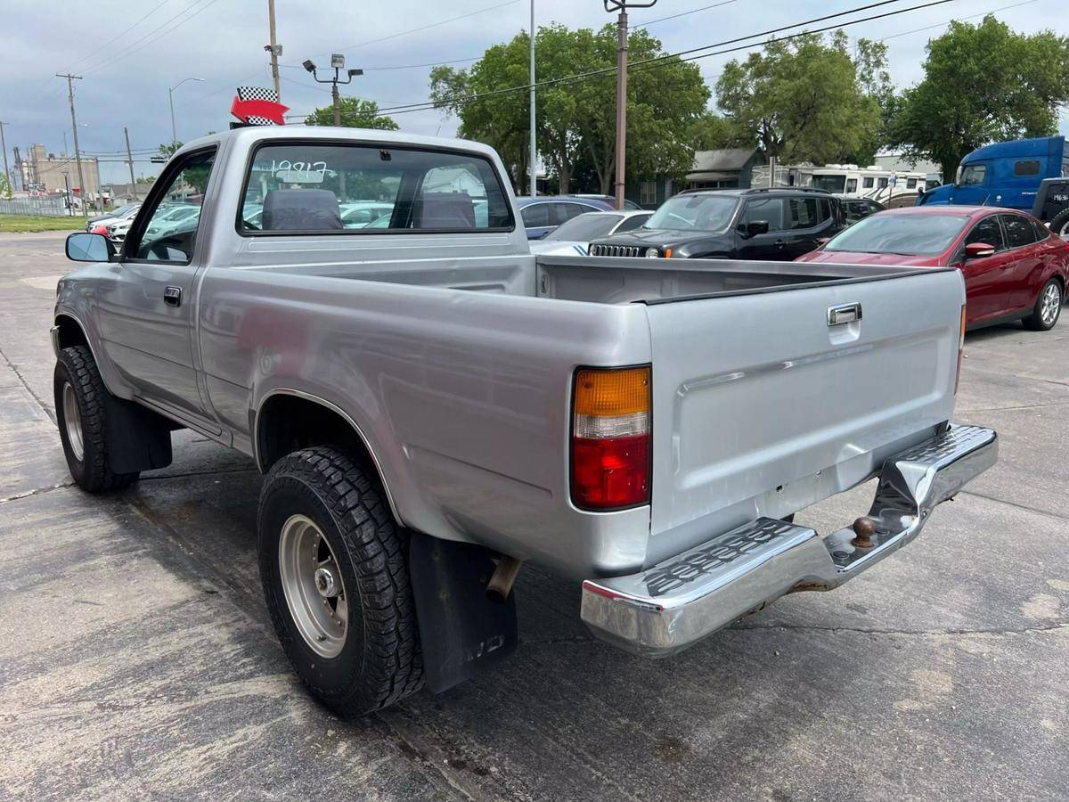 Toyota-pick-up-1989-silver-6