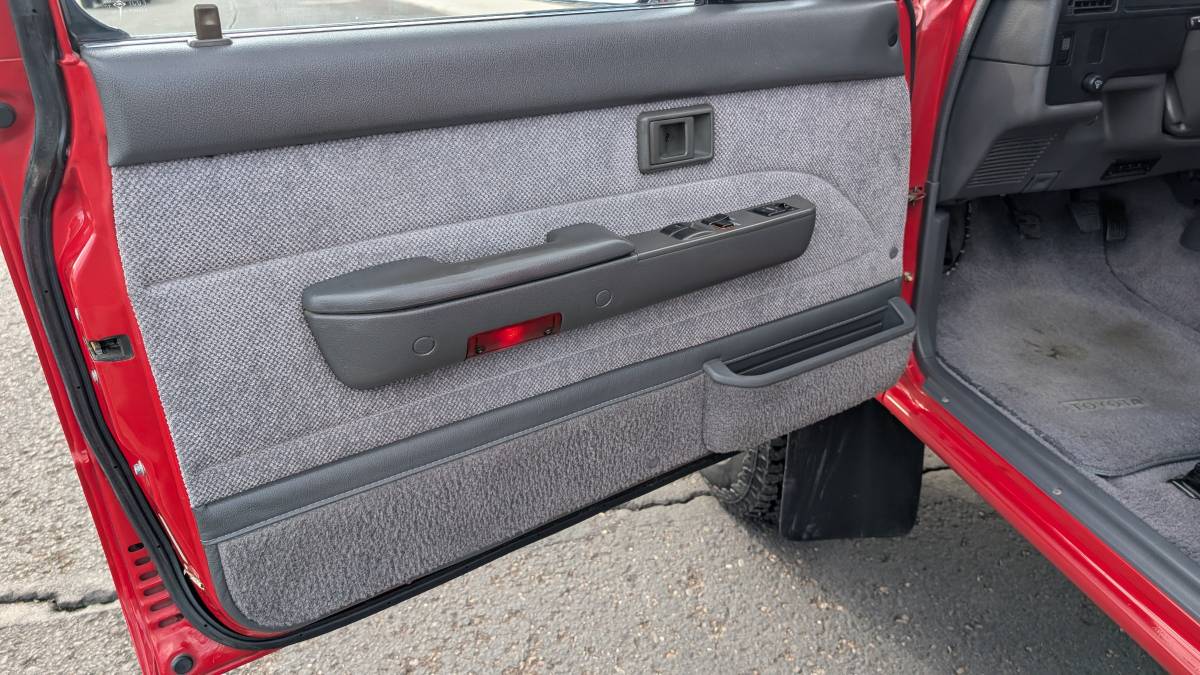 Toyota-pick-up-1990-10