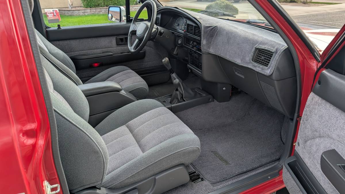 Toyota-pick-up-1990-11