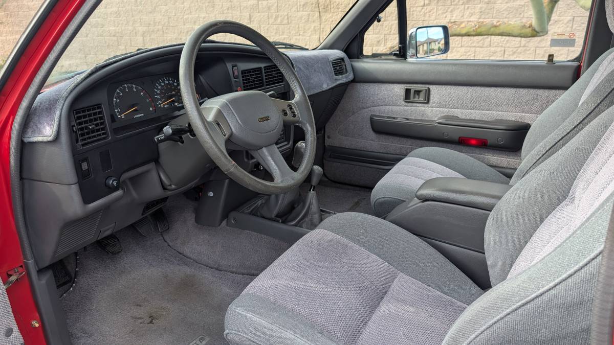 Toyota-pick-up-1990-16