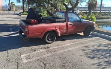 Toyota-pick-up-1992-red