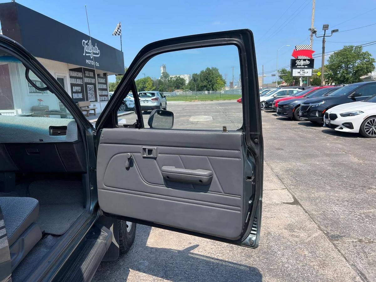 Toyota-pick-up-1993-11