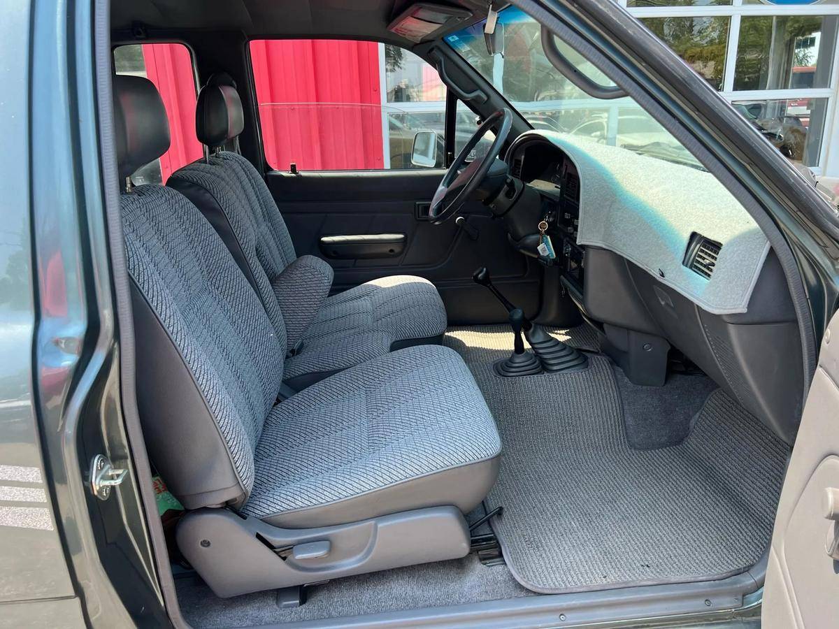 Toyota-pick-up-1993-12