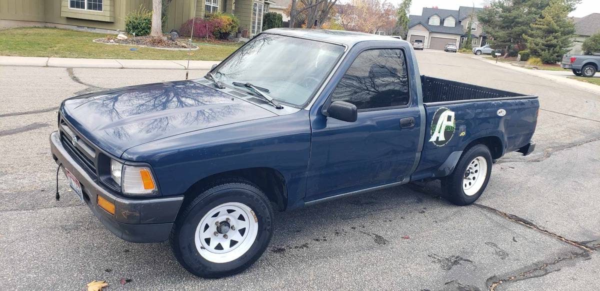 Toyota-pick-up-r22e-1993-blue