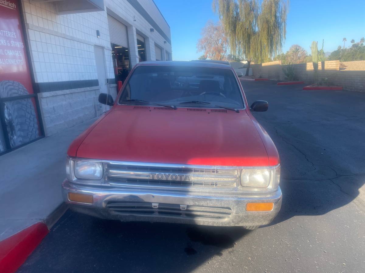 Toyota-pick-up-rn80-1989-red-1