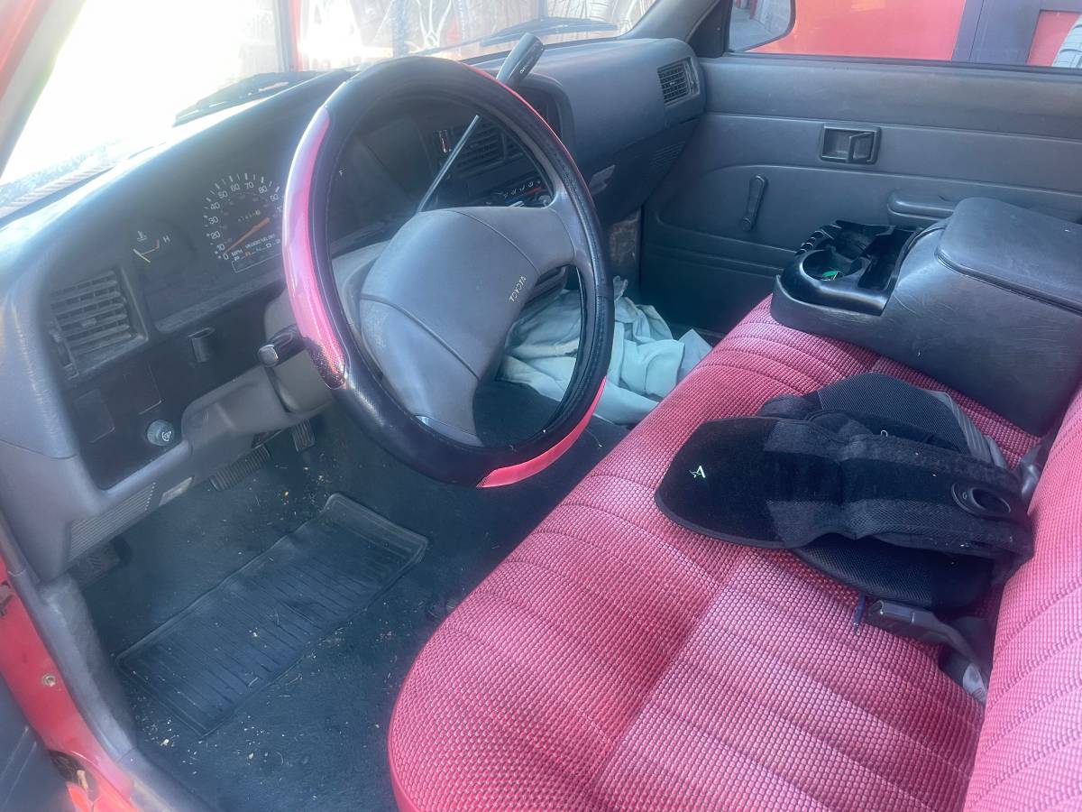 Toyota-pick-up-rn80-1989-red-3