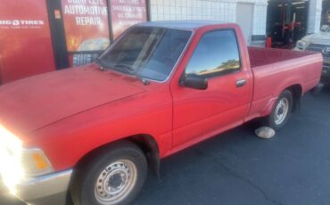 Toyota-pick-up-rn80-1989-red