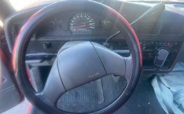 Toyota-pick-up-rn80-1989-red-4