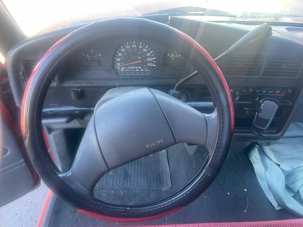 Toyota-pick-up-rn80-1989-red-4