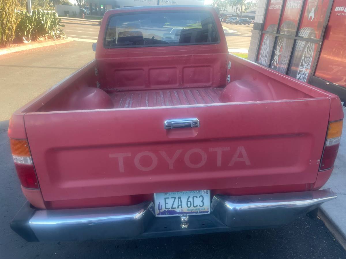 Toyota-pick-up-rn80-1989-red-5