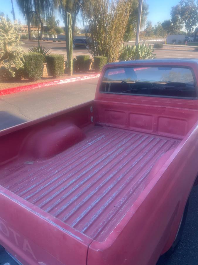 Toyota-pick-up-rn80-1989-red-6