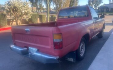 Toyota-pick-up-rn80-1989-red-7
