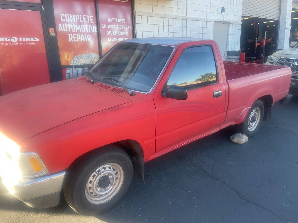 Toyota-pick-up-rn80-1989-red