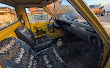 Toyota-pickup-1976-yellow-1