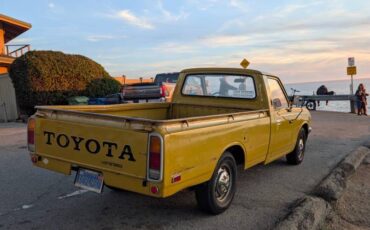 Toyota-pickup-1976-yellow