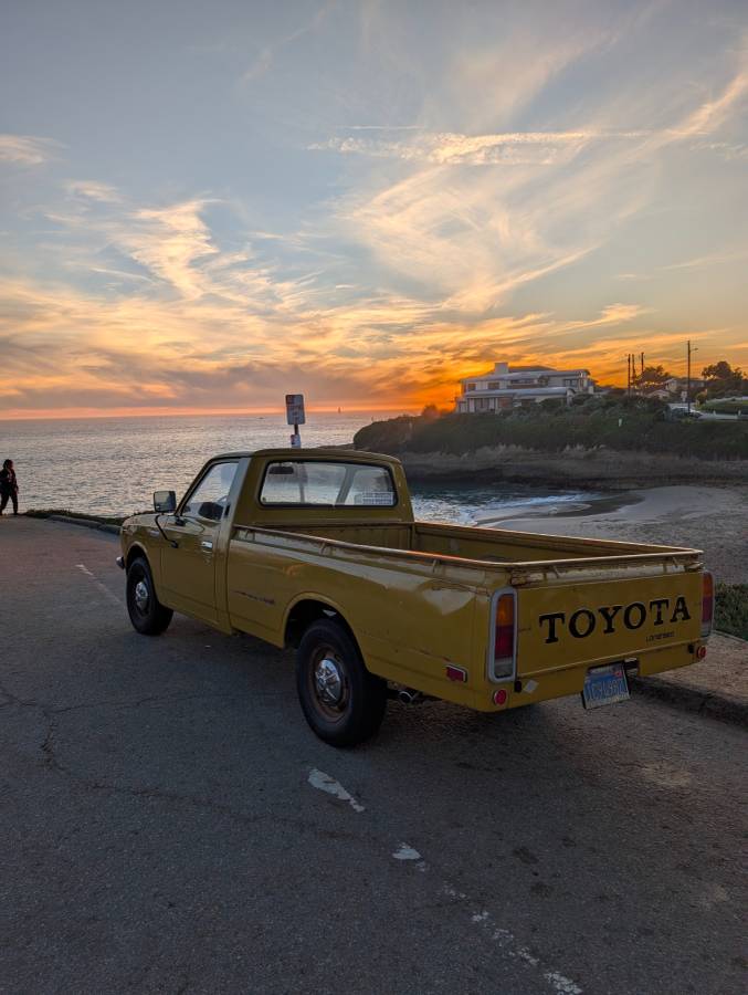 Toyota-pickup-1976-yellow-4