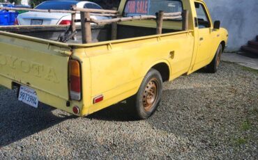 Toyota-pickup-1977-10