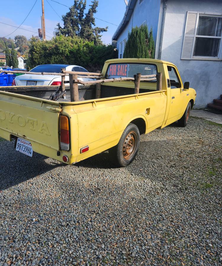 Toyota-pickup-1977-10