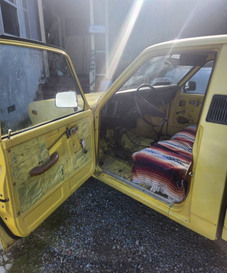 Toyota-pickup-1977-12