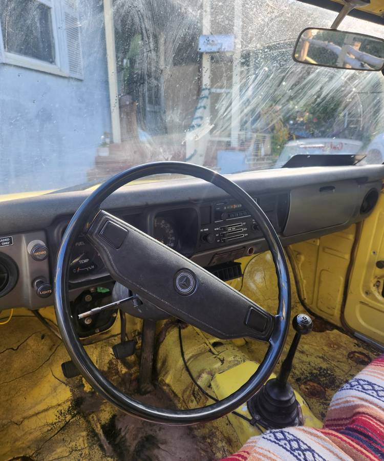 Toyota-pickup-1977-5