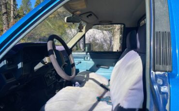 Toyota-pickup-1984-blue-3