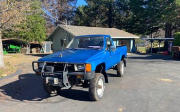 Toyota-pickup-1984-blue