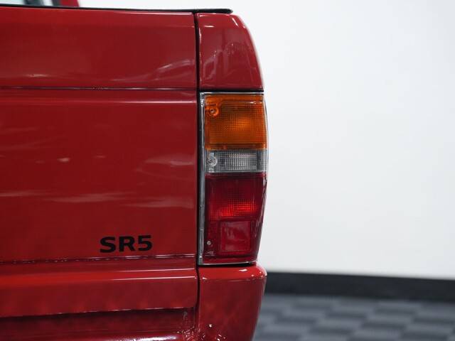 Toyota-pickup-1988-red-14