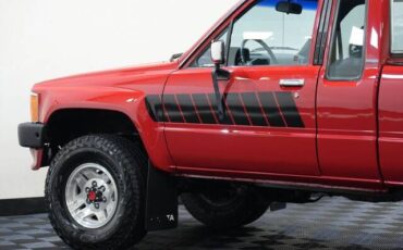 Toyota-pickup-1988-red-16
