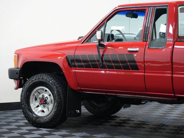 Toyota-pickup-1988-red-16
