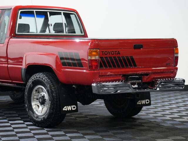 Toyota-pickup-1988-red-2