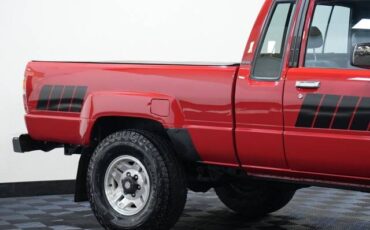 Toyota-pickup-1988-red-23