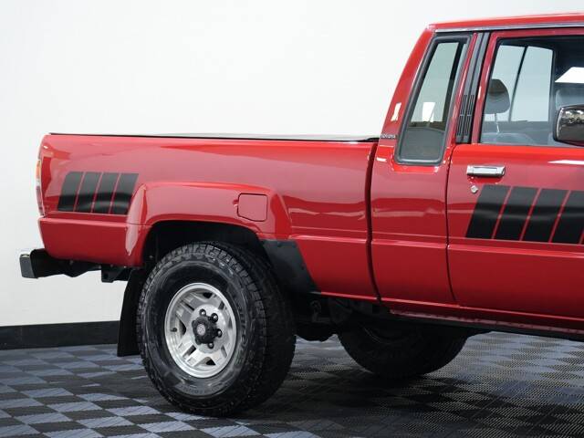 Toyota-pickup-1988-red-23