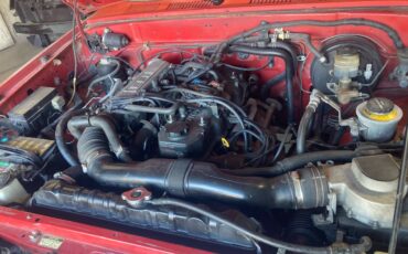 Toyota-pickup-1989-red-3