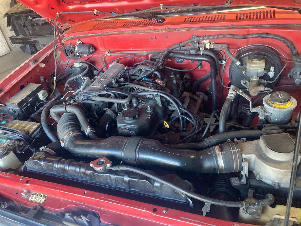 Toyota-pickup-1989-red-3