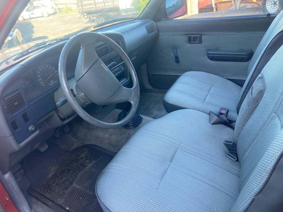 Toyota-pickup-1989-red-4