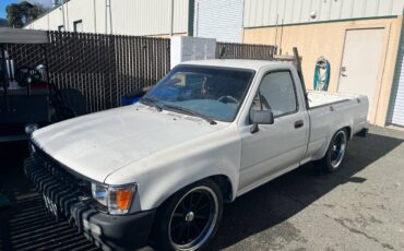 Toyota-pickup-1989-white-2