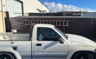 Toyota-pickup-1989-white-3