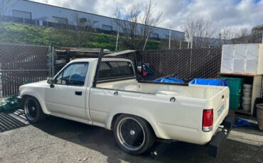 Toyota-pickup-1989-white