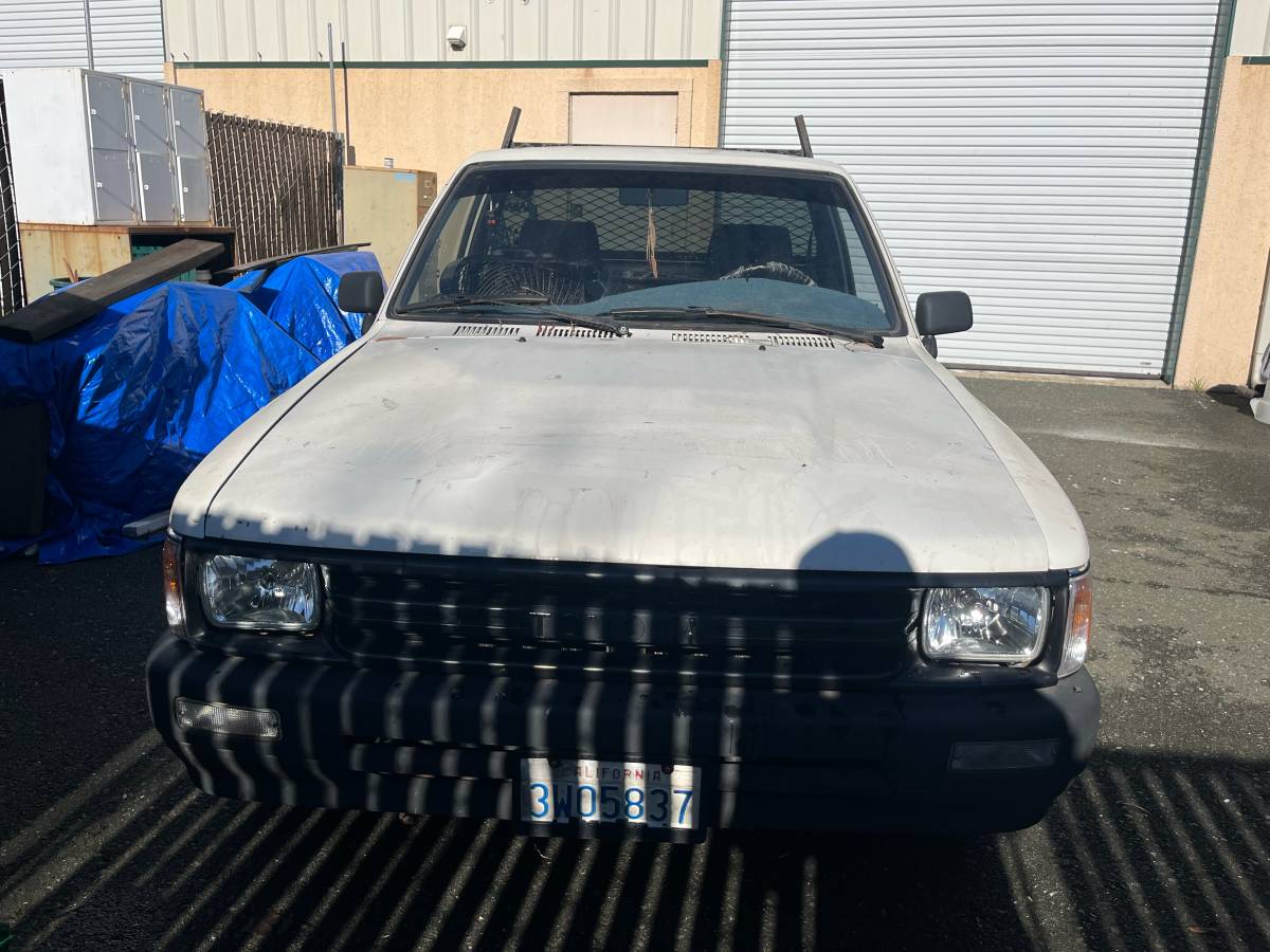 Toyota-pickup-1989-white-5