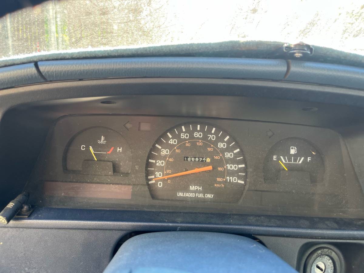 Toyota-pickup-1989-white-7