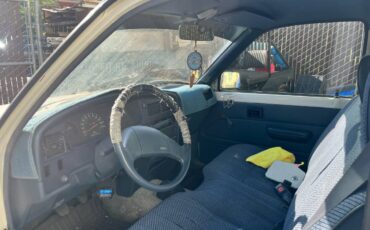 Toyota-pickup-1989-white-8