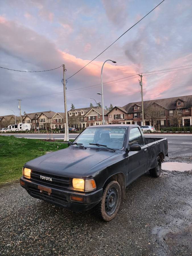 Toyota-pickup-1990-black