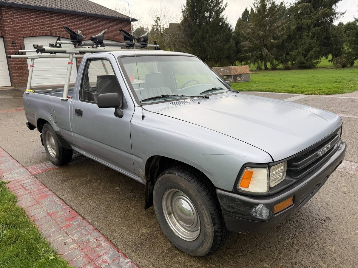 Toyota-pickup-1991-blue-1
